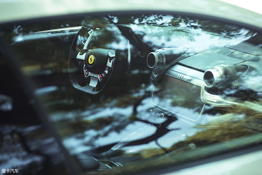 法拉利GTC4 Lusso
