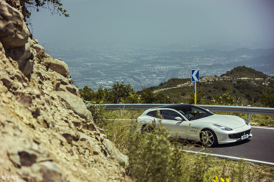 法拉利GTC4 Lusso