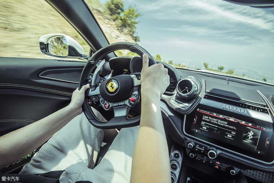法拉利GTC4 Lusso