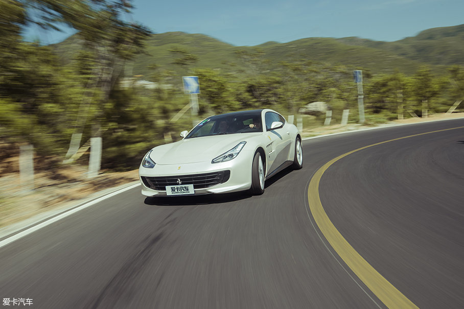 法拉利GTC4 Lusso