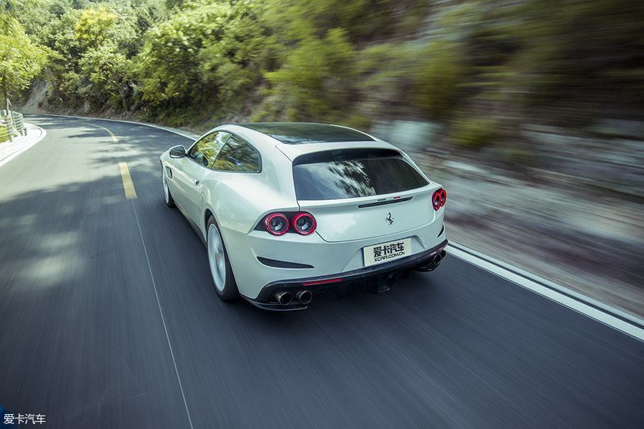 法拉利GTC4 Lusso