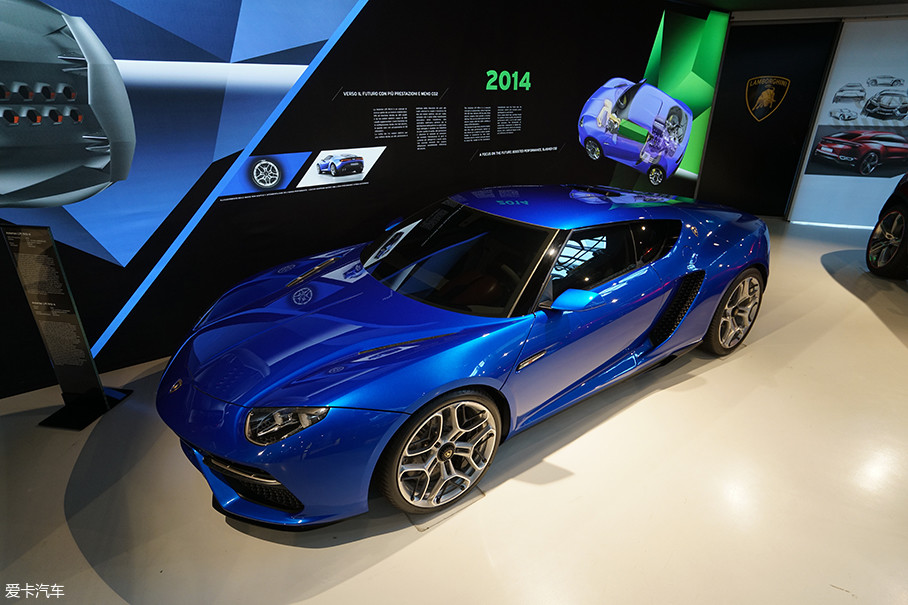 lp910-4是兰博基尼用来炫技的车型,在混动超跑大热的时候用来昭告天下