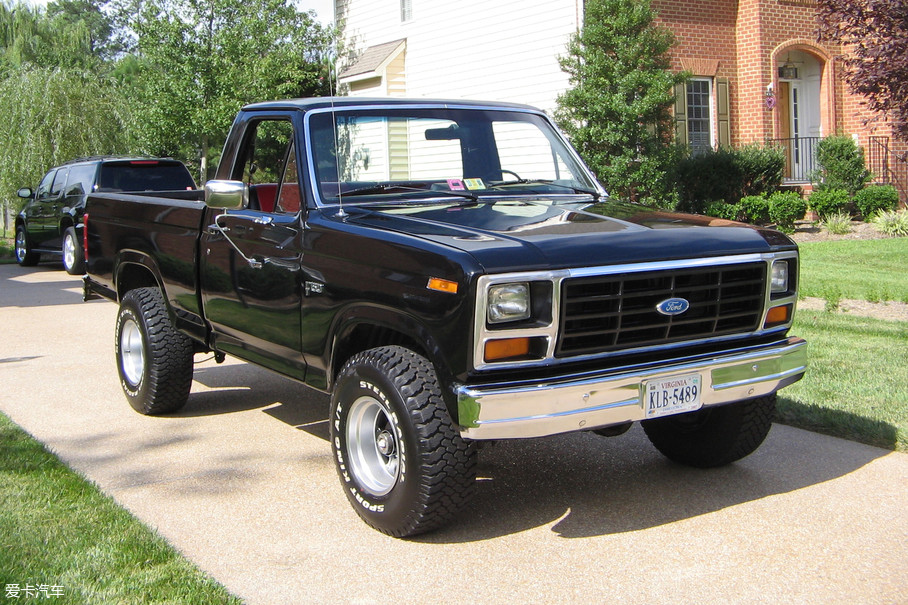 1984年,f150取代了f100的入门级皮卡地位,外观也贴近了如今的皮卡造型
