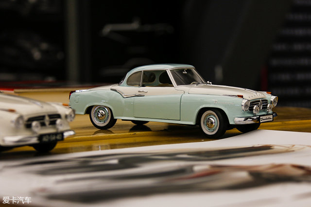 桌面上,一辆辆精致的老爷车模型,也是宝沃汽车品牌历史的最佳印证