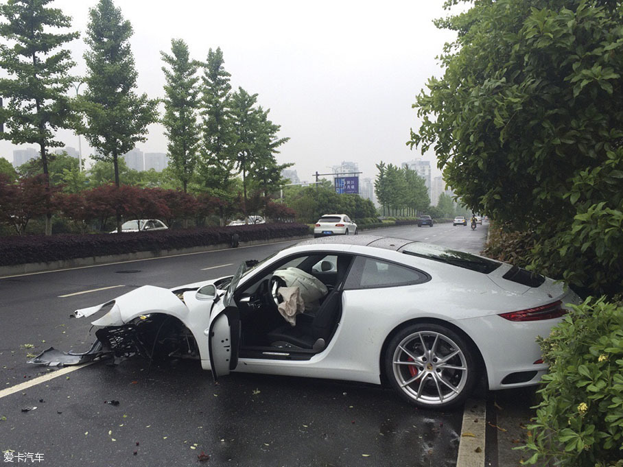 豪车车祸;豪车事故