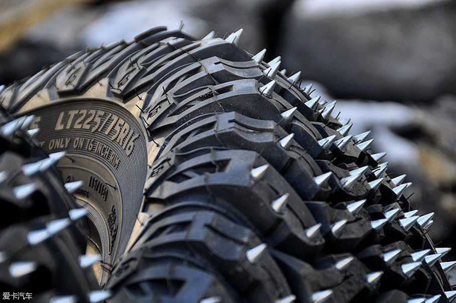 这个是北汽绅宝冠军车手王翔自制的迪马克钉胎,也被大家称之为王翔牌