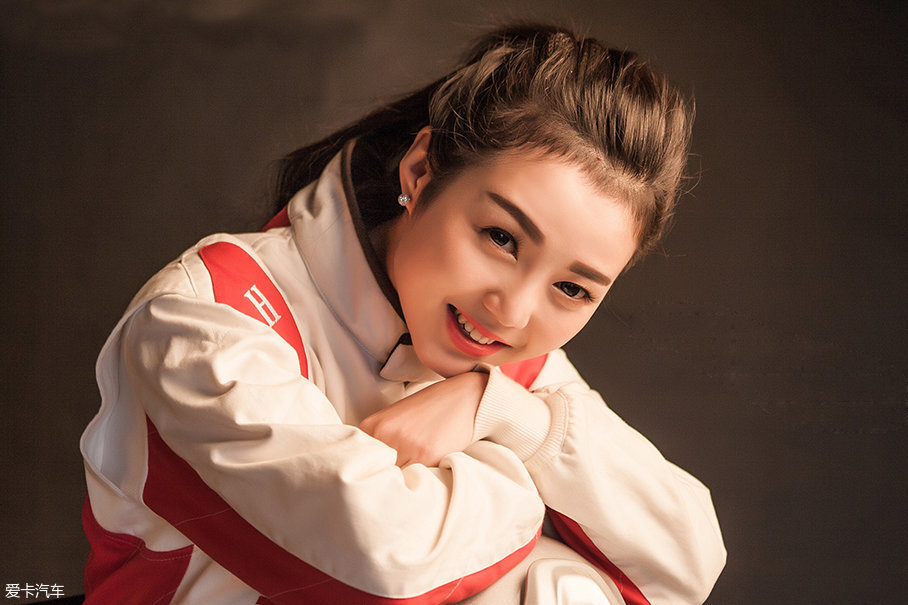 华婷婷,华家班特技车队当家的,擅长两轮驾驶.