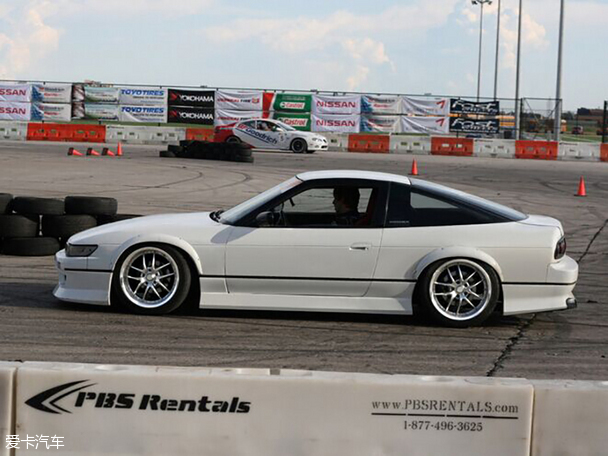 据说"正规"版本的sil80只诞生了500辆,而这种拼接车型也在一时之间