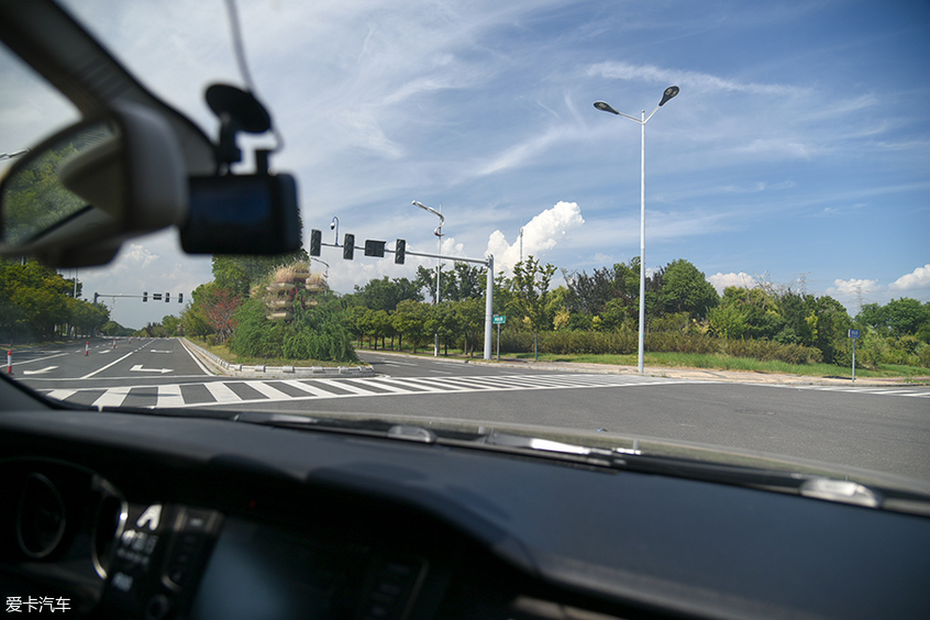 体验中智行自动驾驶测试车