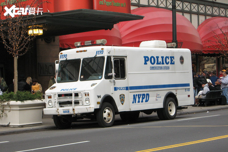 这种车被称为step van,在美国的警察和邮政等部门都有不小的保有量.