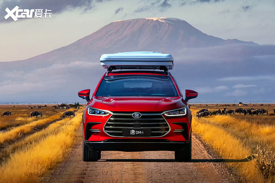 另外,唐dm-i还具备外放电功能,可以使用车上的动力电池为各种家电供电