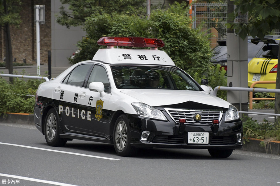 日本警车面包车图片