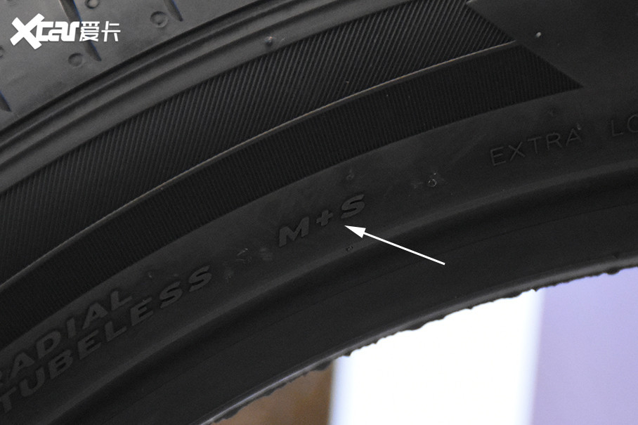 轮胎的胎侧有着"m s"标识,表示着韩泰ventus s2 as轮胎在紧急情况下