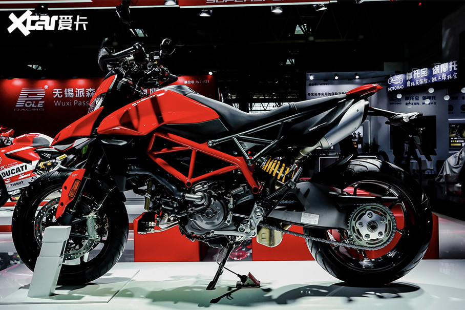 hypermotard 950駭客是杜卡迪家族中的一款玩樂車型,有著個性,酷炫的