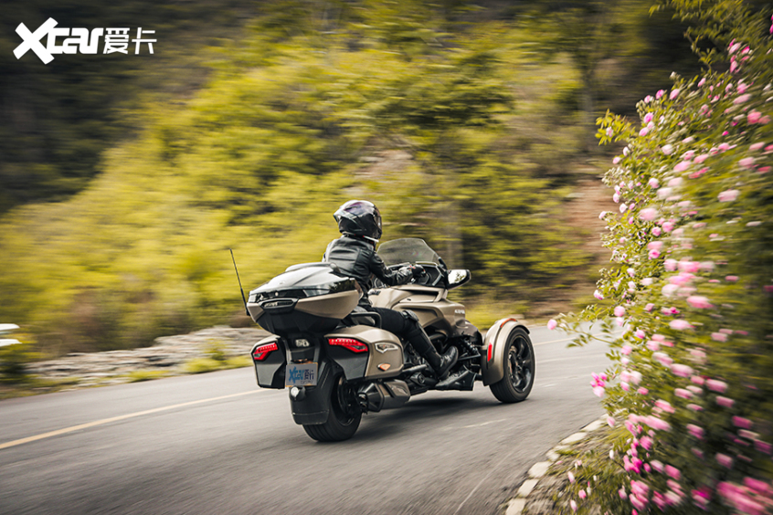 极致视驾凯旋火箭3庞巴迪spyderf3