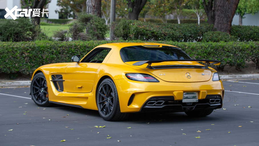 ڻ泵ͣSLS AMG Black SeriesǳбʶȣеĻɫͿװԼͿŵĿѧ׼Ӿͨ泵˲СĲࡣ