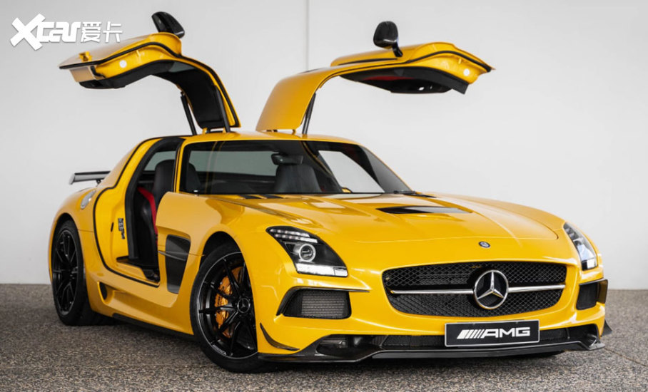 2013꣬SLS AMG Black Seriesʽó˴SLS AMG GT3Ԫأ Ŵ̼ά㲿ǰ塢ȹԼĺβȣ䱸20ӢĺɫϽȦ