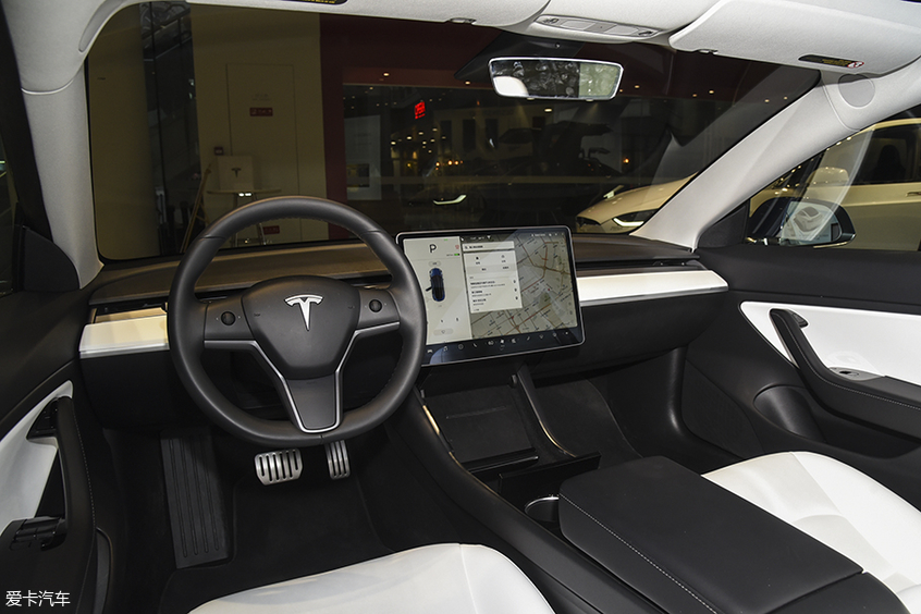 model 3 内饰