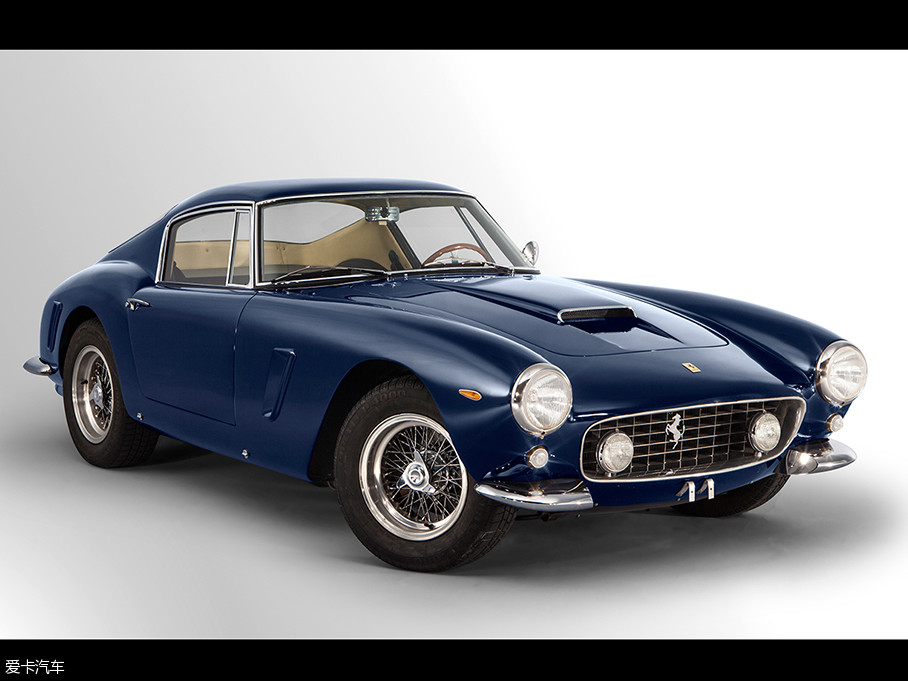 8日,法国巴黎艾德拍卖行在举行的一场拍卖上,一辆1957年款的法拉利335