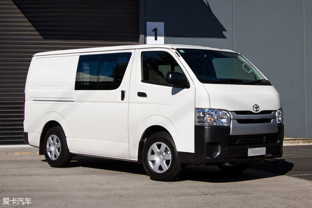 这是丰田海狮的原车车型,你能认出来这俩居然是一款车么&hellip;&