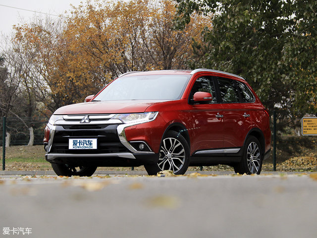 国产欧蓝德整体设计语言在突出suv厚重感与扎实感的同时,也传递出运动