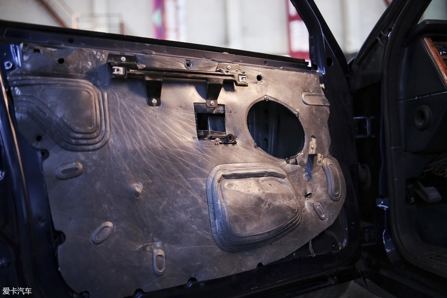 未来门板按键的线路修复肯定也是相当复杂的一道工序.