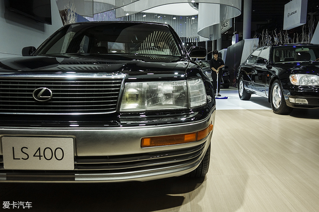 作为上世纪80年代末期的产物,ls 400在整体的外观感受上提前"杀入"了