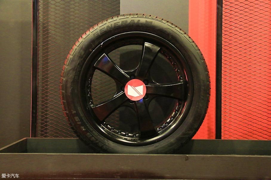 altimax gu5(下文简称gu5)主打操控,这款轮胎也是首款搭载将军轮胎