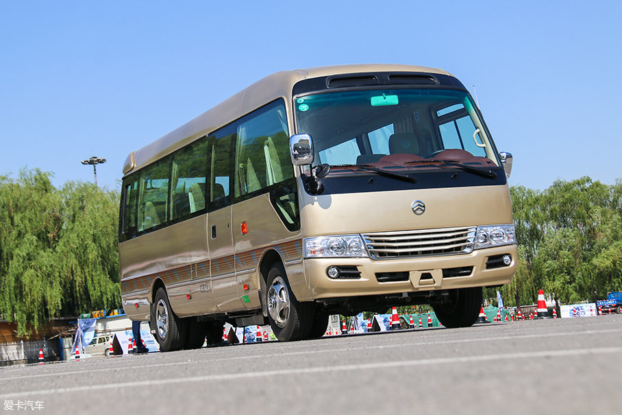 > 实拍全新金旅考斯特