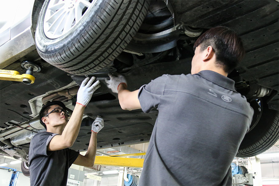 為了更加高效快捷的施工節約車主時間,捷豹4s店的保養維修都是由a,b兩