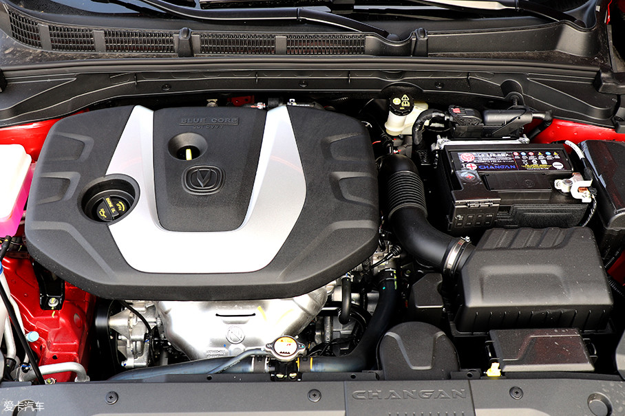 6l自然吸气发动机,动力参数和普通版车型也没有区别,拥有94kw(128ps)