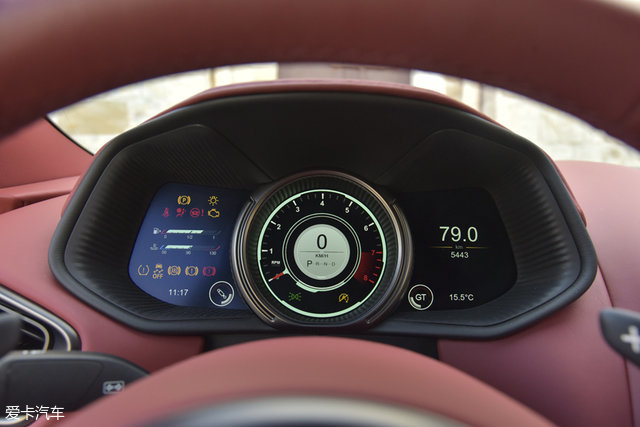 美丽的大跑车试驾阿斯顿马丁db11v8