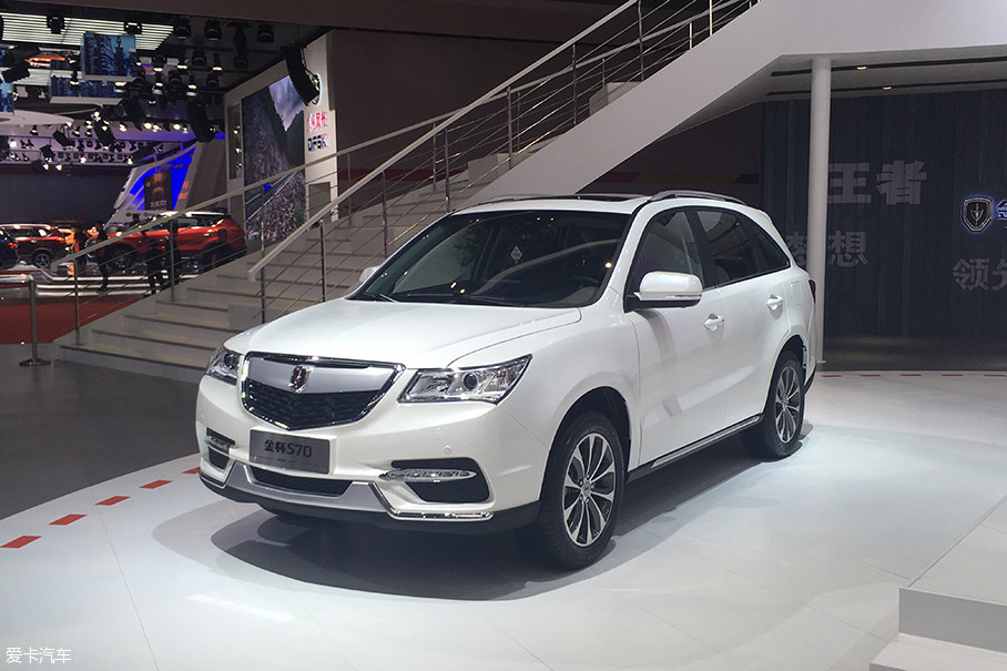 华晨华瑞携旗下产品金杯s70亮相n2馆,在为广大消费者奉上一场视觉盛宴