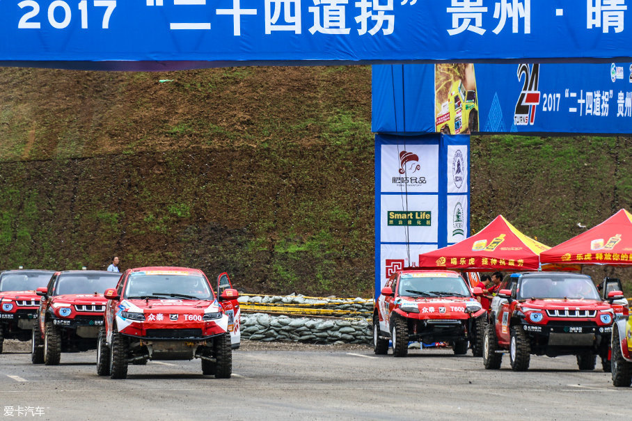 汽油改裝組的決賽並不是首輪發車,只因為柴油組別的比賽黑煙漫天,導致