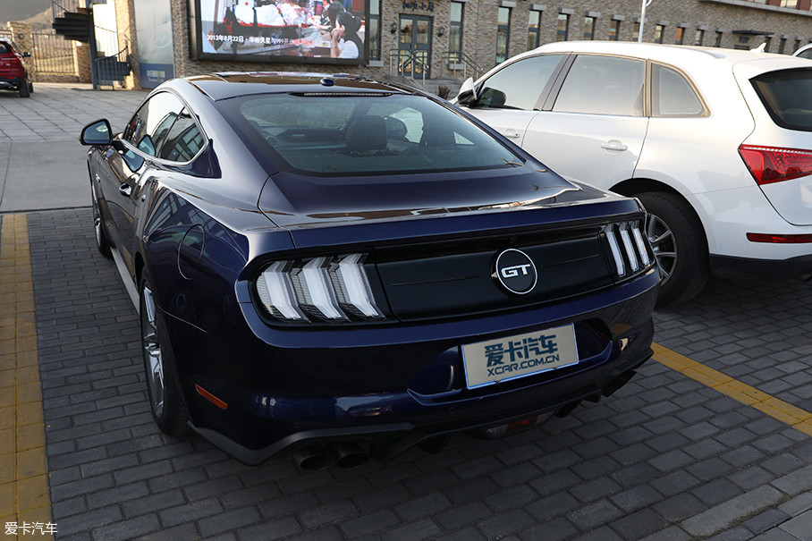 0排量的gt标识,则蕴含了v8情怀,肌肉车文化和所有年轻人对加速的渴望.