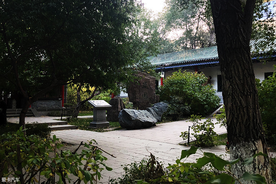 因为当时这里叫"阅微草堂",每次经过的时候都在想这也不是草堂啊,"阅