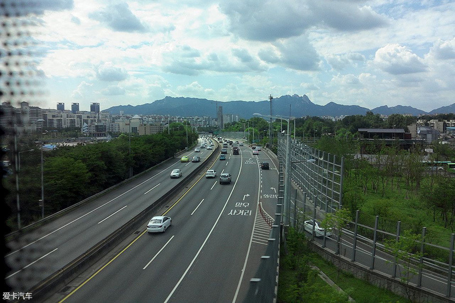 去年9月份起,韩国高速公路将对其实行通行费减半政策,以刺激氢燃料