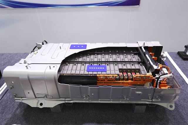 图说科技 正文 一汽丰田卡罗拉双擎电池组采用镍氢电池,相比锂电池
