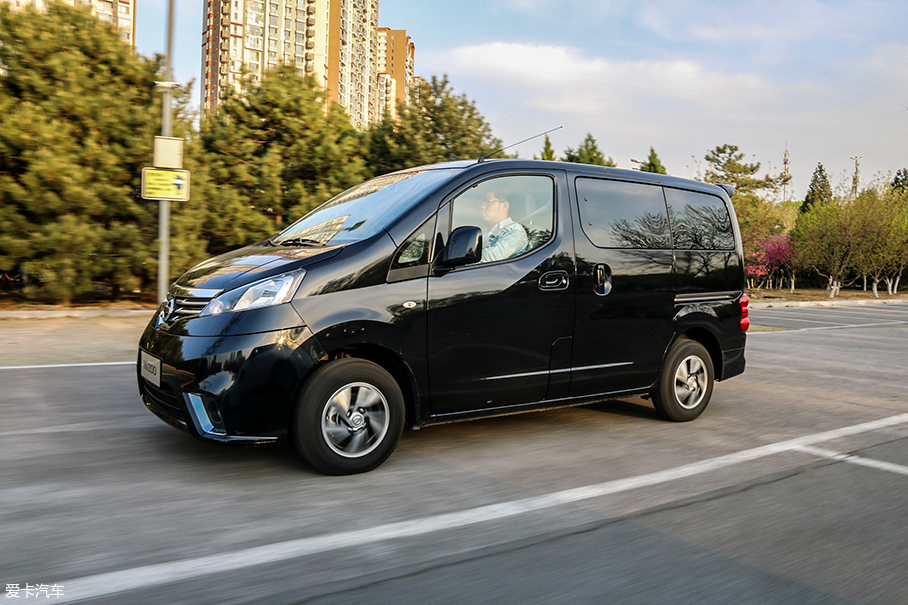 NV200试驾