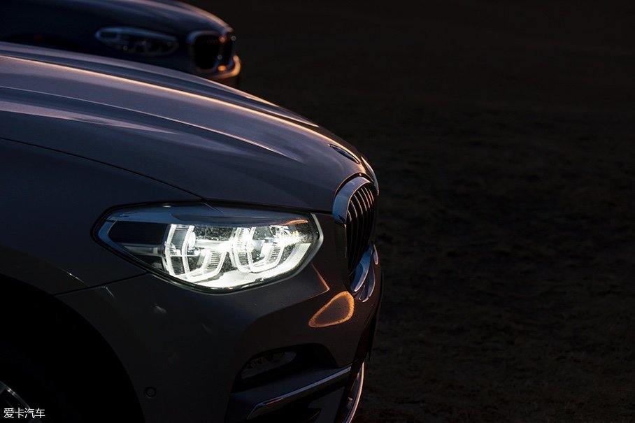 自从采用了不规则的六边形设计后,bmw车型的"天使眼"日行灯也得到了