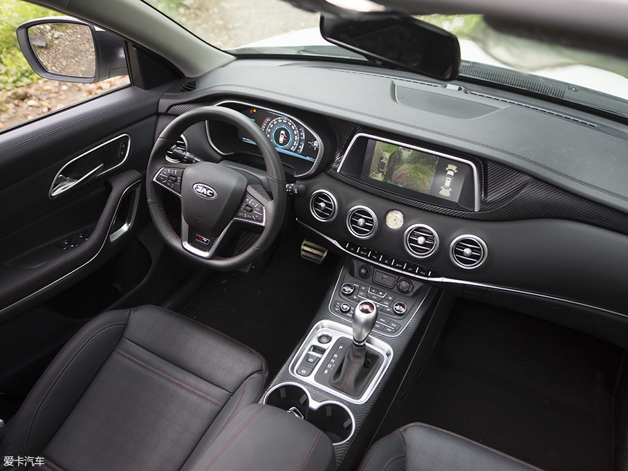 瑞风s7在内饰局部造型上,有借鉴其它车型的嫌疑,这或许会成为人们对它