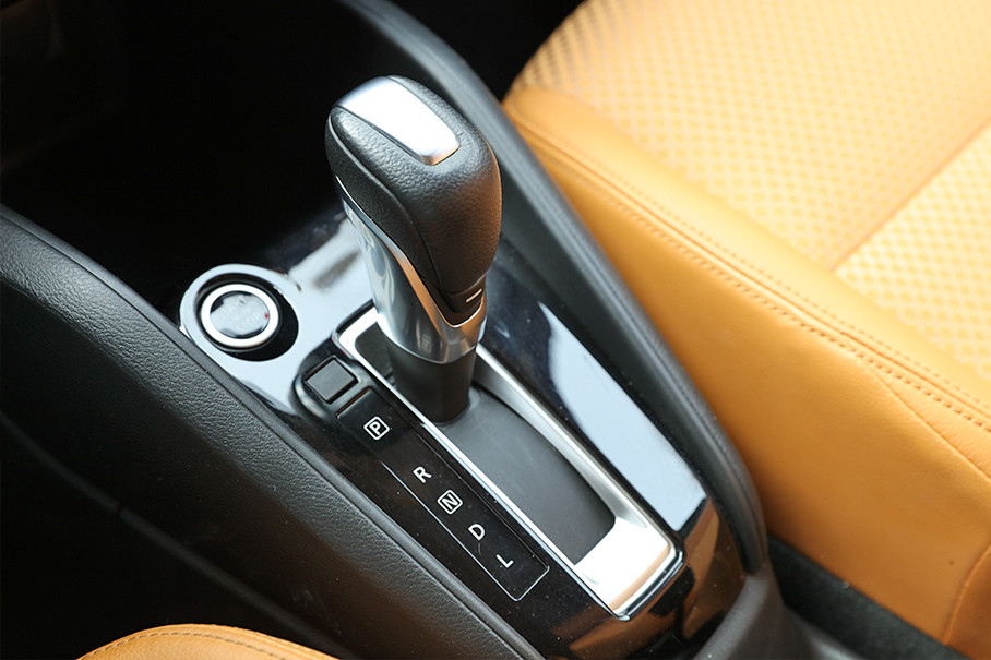 驾驶部分我要给满分的地方是它的cvt变速箱,模拟6挡,齿比宽泛,堪比8at