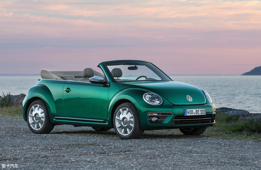17年大众推出了翡冷翠绿色的甲壳虫,独特的竹璃绿配色,复古样式的18
