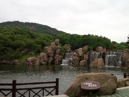 龙池风景引人往