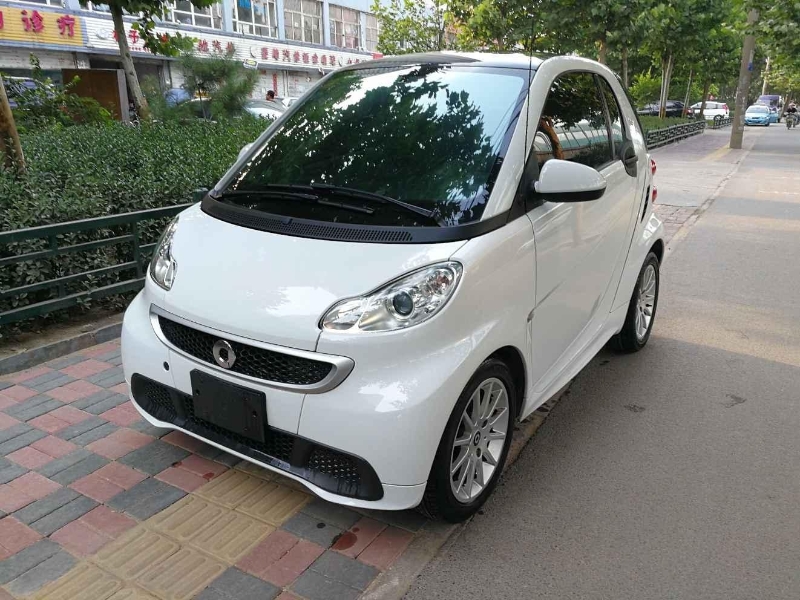 乐唯大头鞋微型电动汽车重现经典